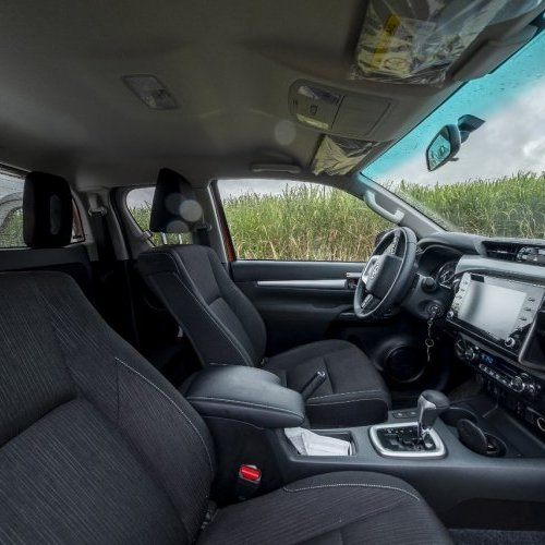 INTERIEUR HILUX_TOYOTA_MARTINIQUE